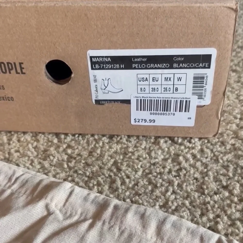 Liberty black cowhide snip toe booties size 8 - Picture 2 of 4